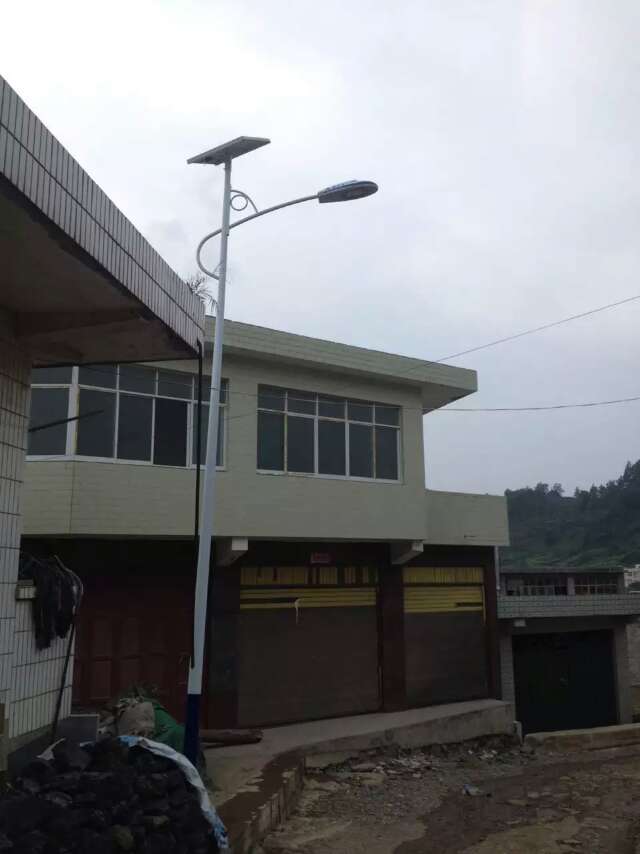 太陽(yáng)能led路燈 太陽(yáng)能led路燈