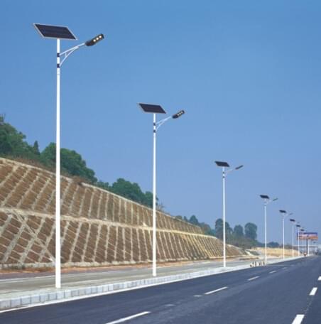 新疆風(fēng)光互補太陽(yáng)能路燈 新疆風(fēng)光互補太陽(yáng)能路燈