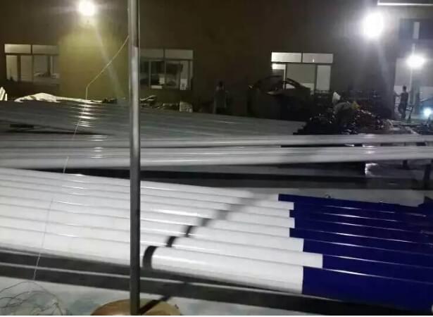 華可路燈廠(chǎng)同事加班中