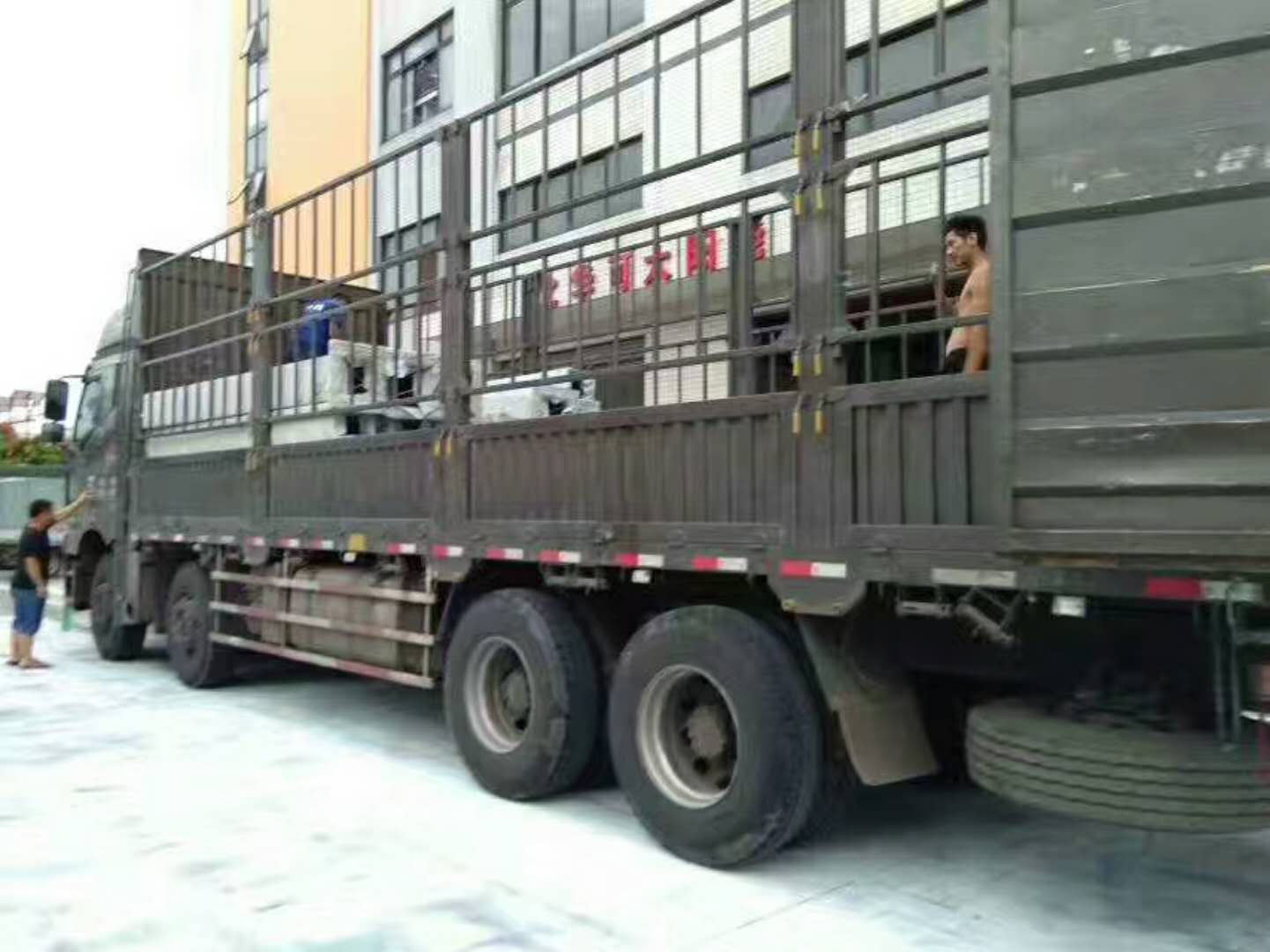 山東led景觀(guān)燈裝車(chē)中 山東led景觀(guān)燈裝車(chē)中