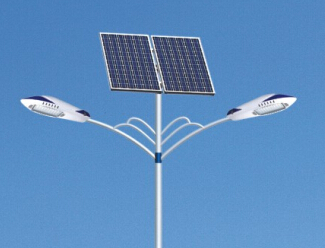 購買(mǎi)放心、省心的農村太陽(yáng)能路燈首先華可