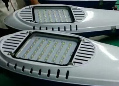 2016年底了，華可路燈團隊為客戶(hù)加班加點(diǎn)趕貨