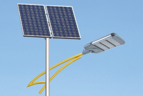 品牌不同的太陽(yáng)能路燈、價(jià)格也有很大差異