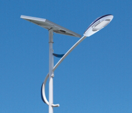 太陽(yáng)能路燈A自臂燈桿發(fā)展促進(jìn)照明行業(yè)的快速成長(cháng)