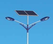 自彎臂太陽(yáng)能路燈廠(chǎng)家價(jià)格表是由什么決定的？