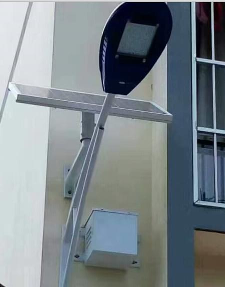 華可發(fā)貨50套廣西太陽(yáng)能壁燈現已安裝完畢