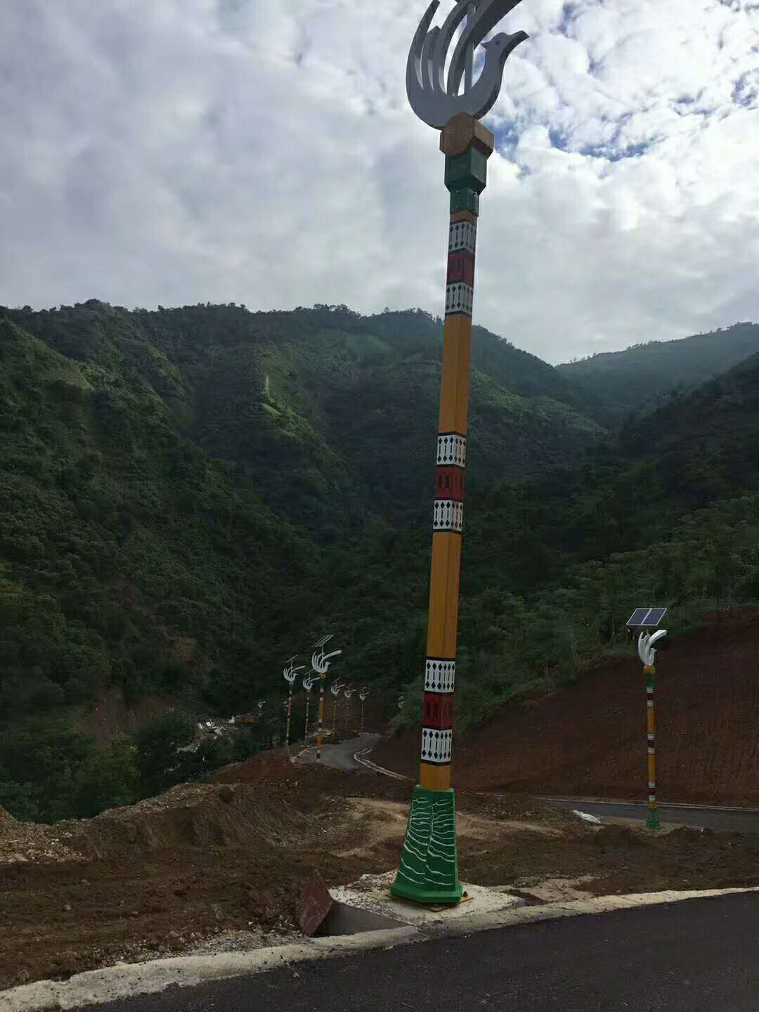 華可感謝貴州王總的信任，80套太陽(yáng)能路燈安裝完畢！