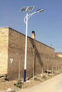 云南臨滄100套農村led太陽(yáng)能路燈工程安裝成功！
